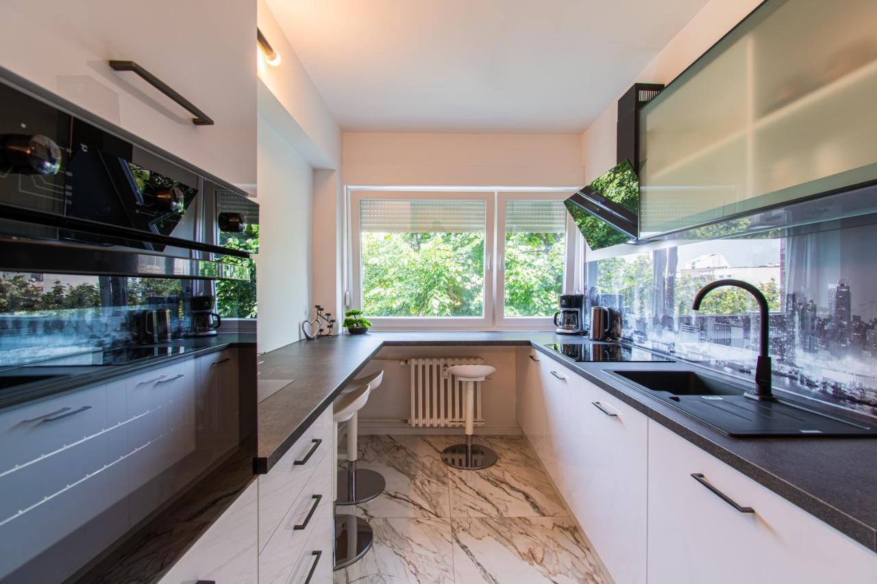 Flexible Selfcheckins 53 - - Loggia - New - Luxury * Zagreb